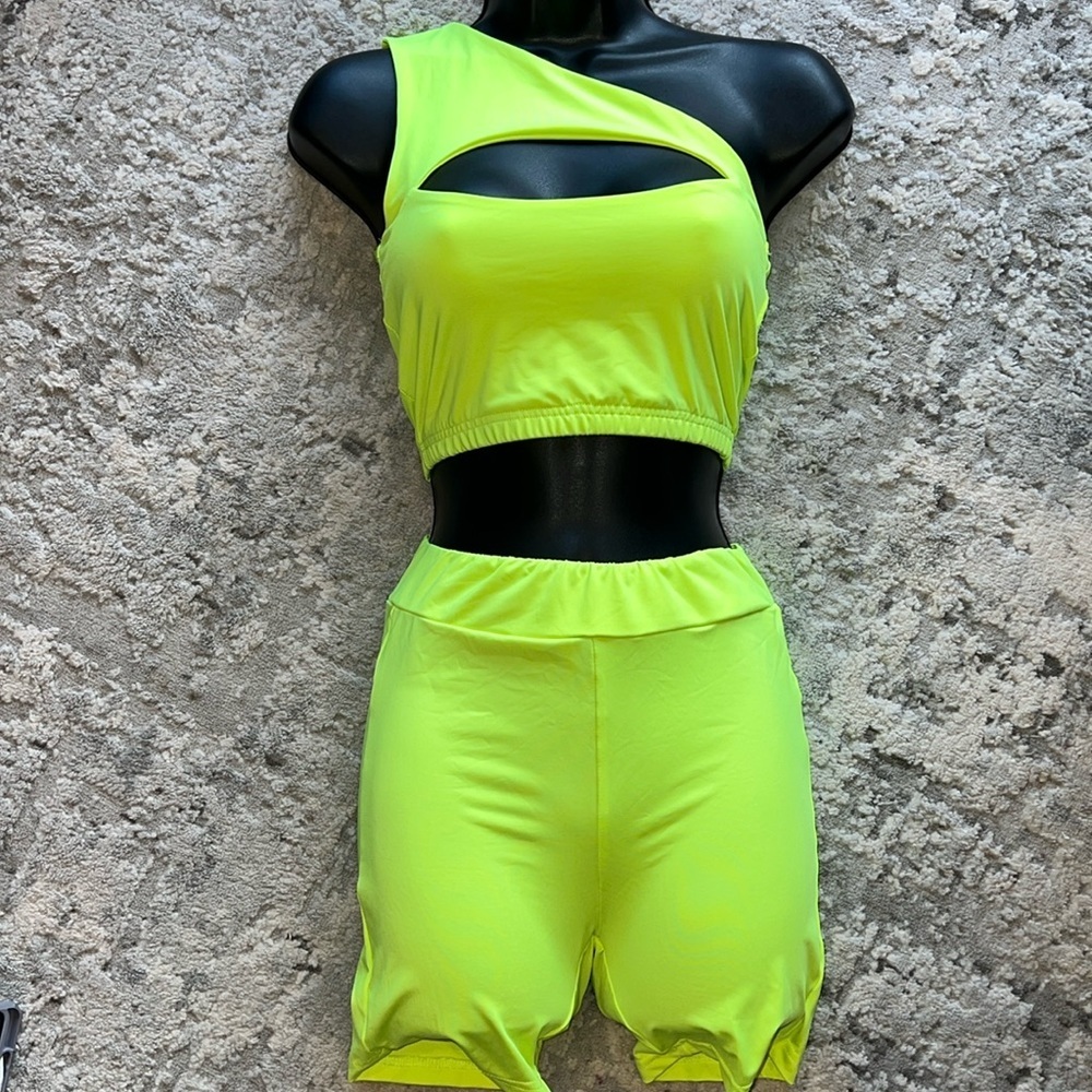 Like Green 2 Piece Short Set Size Small - Picture 2 of 3